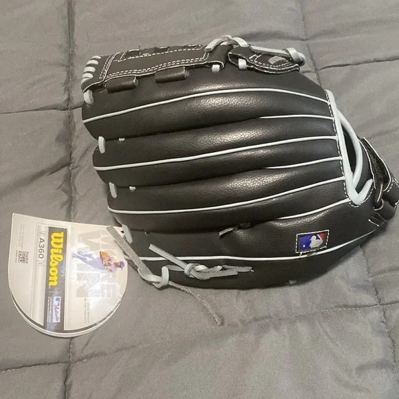 NWT Wilson A360 Youth Black Baseball Glove - Picture 3 of 7